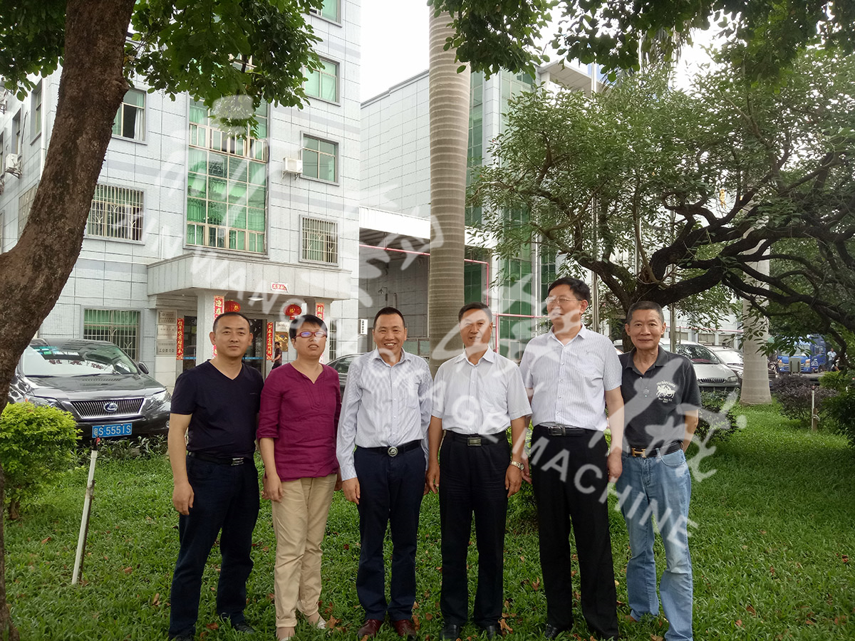 總裝備部劉思剛少將、新華社李建琦博士一行蒞臨新望公司考察指導